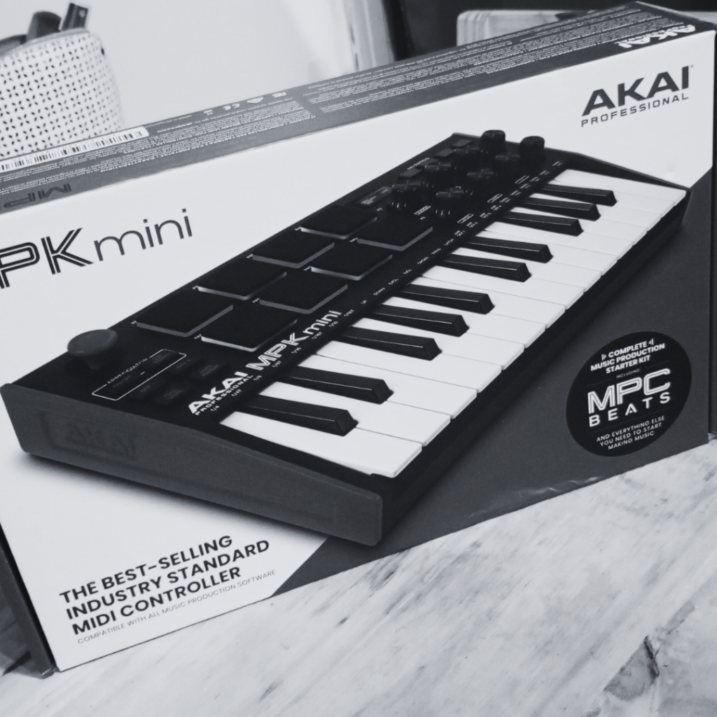 Akai-mpk-mini-pad-controller-studio-elvief-home-studio